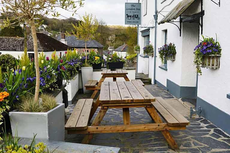 London Inn Saint Neot Екстериор снимка