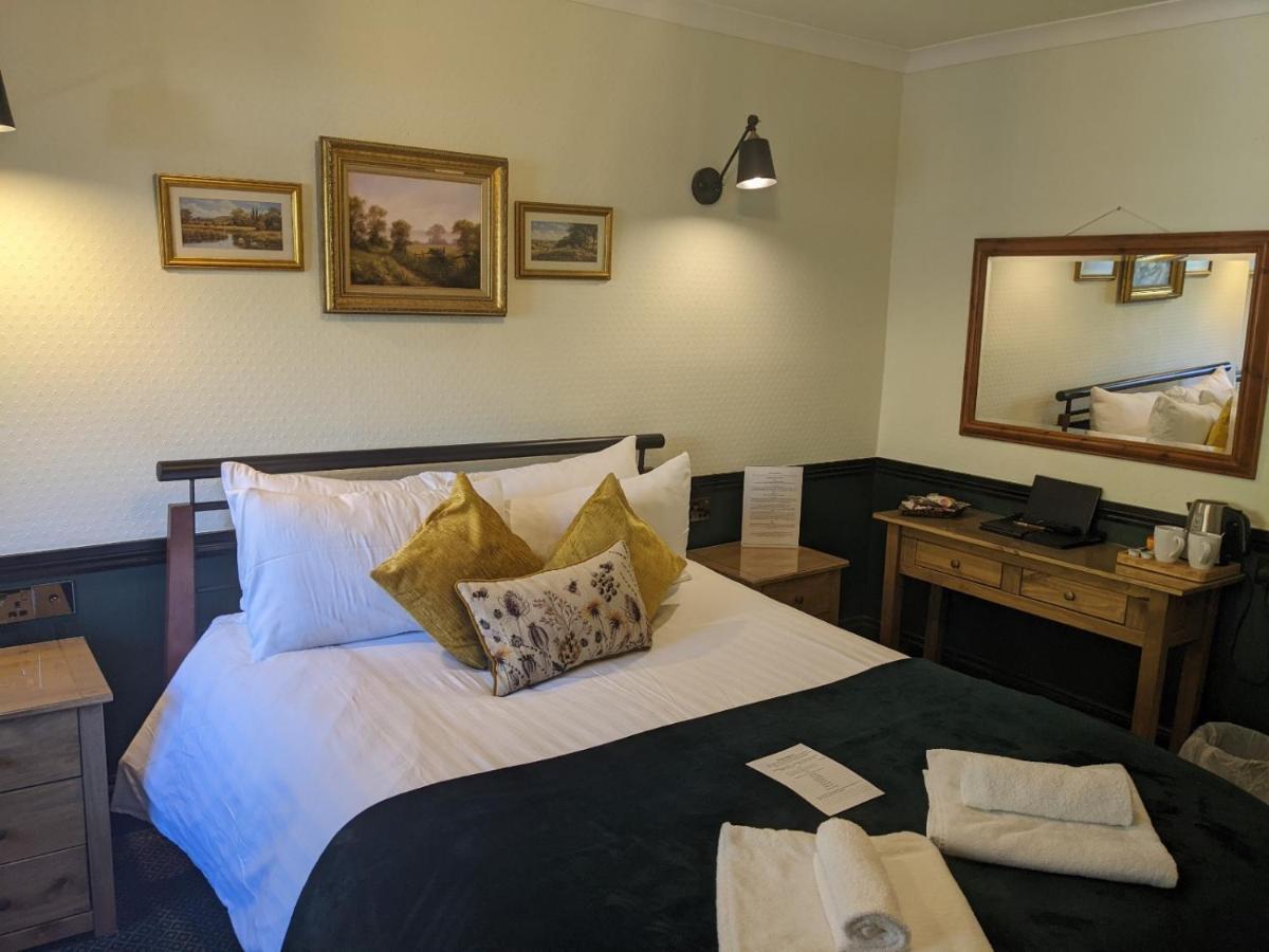 London Inn Saint Neot Екстериор снимка
