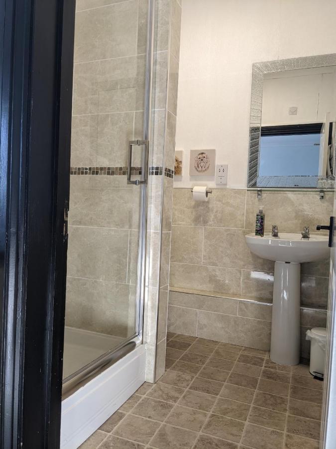 London Inn Saint Neot Екстериор снимка
