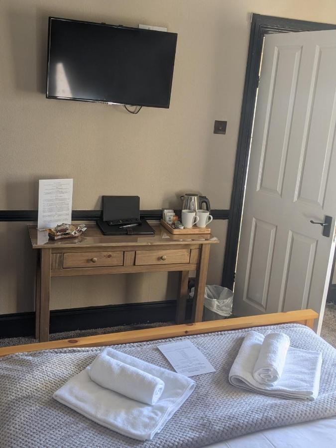 London Inn Saint Neot Екстериор снимка